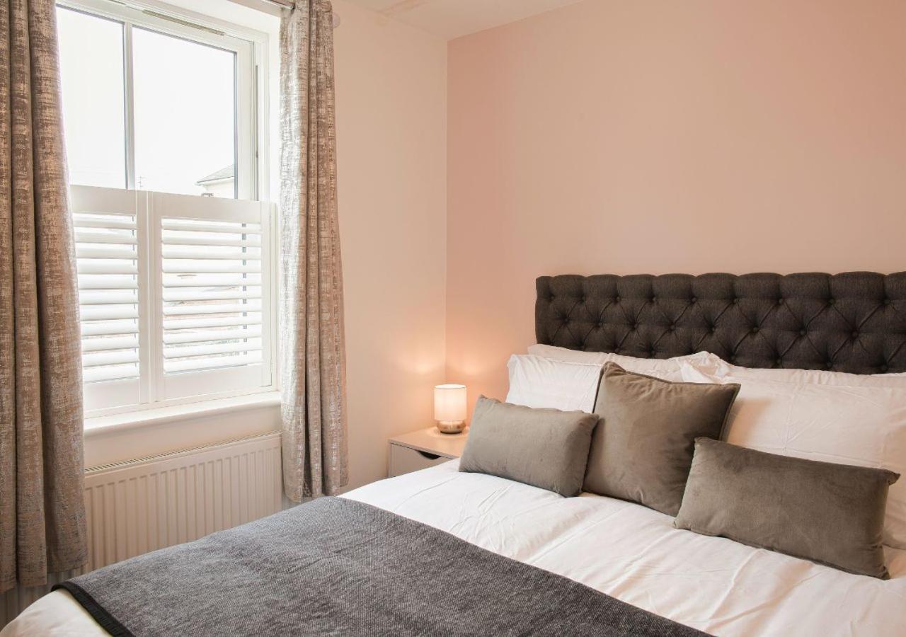 Вілла Stunning 2 Bed With Private Patio And Free Parking Челтнем Екстер'єр фото