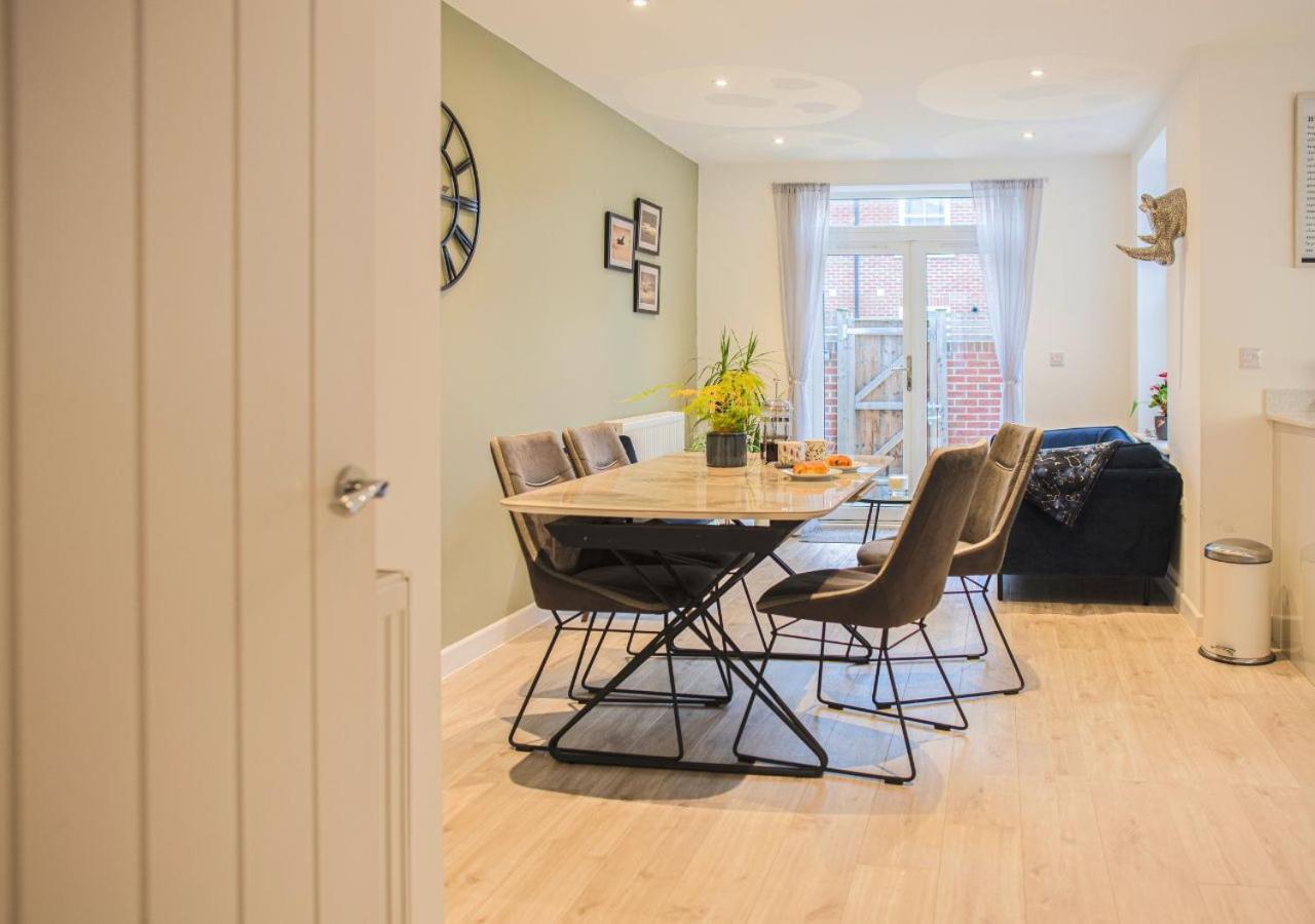 Вілла Stunning 2 Bed With Private Patio And Free Parking Челтнем Екстер'єр фото