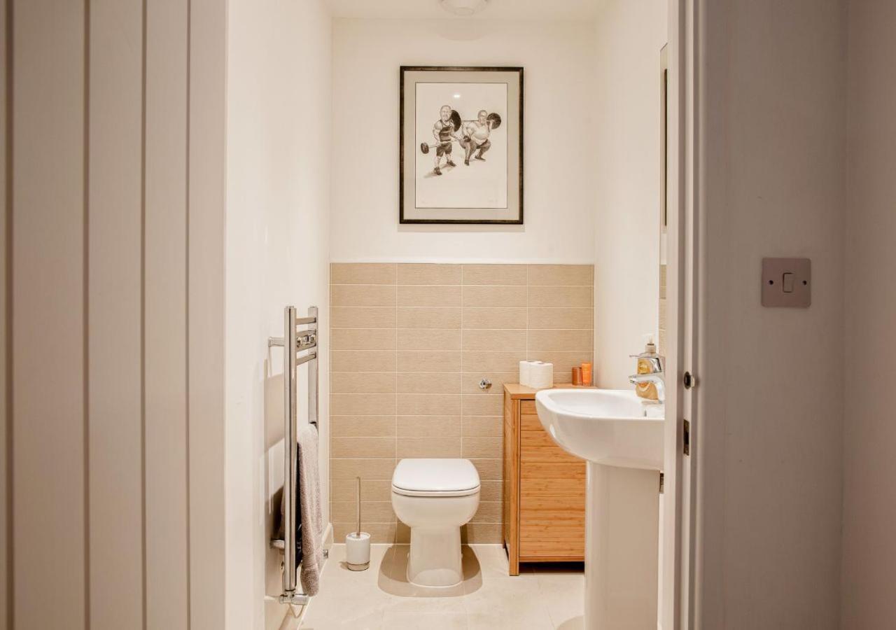 Вілла Stunning 2 Bed With Private Patio And Free Parking Челтнем Екстер'єр фото