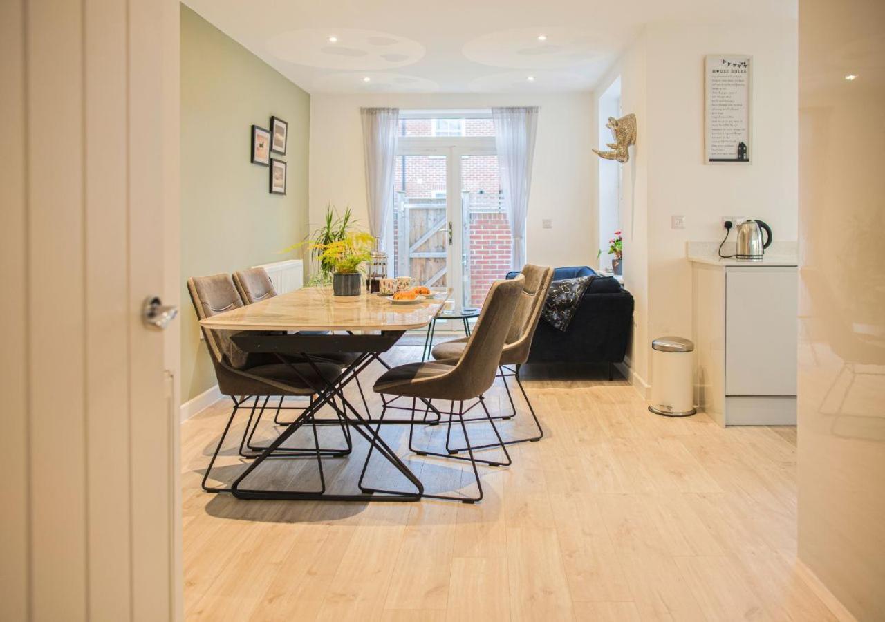 Вілла Stunning 2 Bed With Private Patio And Free Parking Челтнем Екстер'єр фото