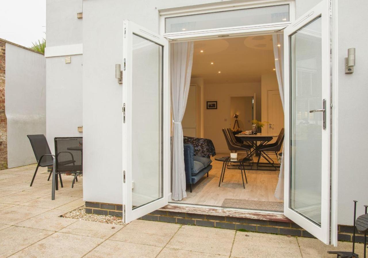 Вілла Stunning 2 Bed With Private Patio And Free Parking Челтнем Екстер'єр фото
