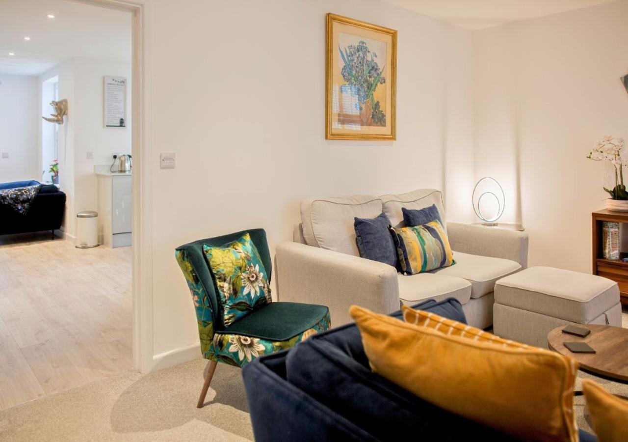 Вілла Stunning 2 Bed With Private Patio And Free Parking Челтнем Екстер'єр фото