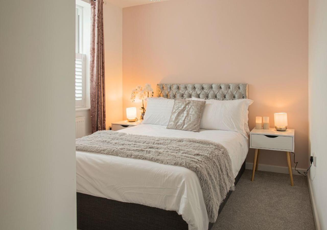 Вілла Stunning 2 Bed With Private Patio And Free Parking Челтнем Екстер'єр фото