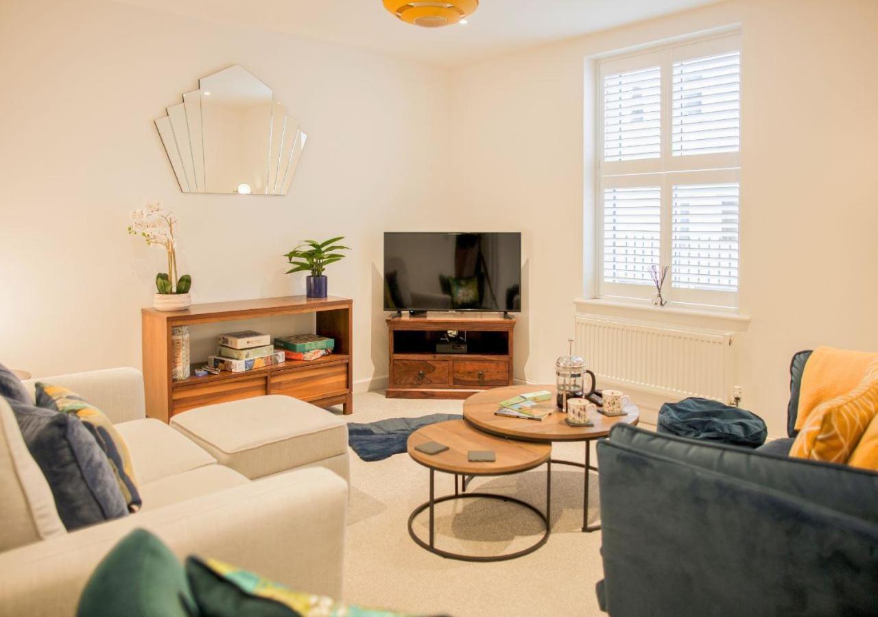 Вілла Stunning 2 Bed With Private Patio And Free Parking Челтнем Екстер'єр фото