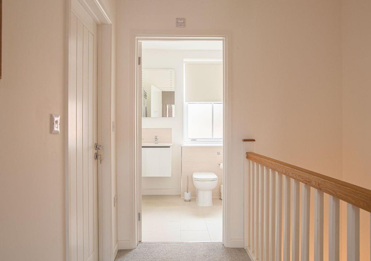 Вілла Stunning 2 Bed With Private Patio And Free Parking Челтнем Екстер'єр фото